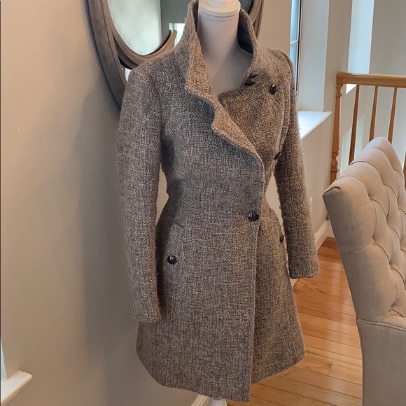 T Tahari Jackets & Blazers - T TAHARI COAT SIZE 2